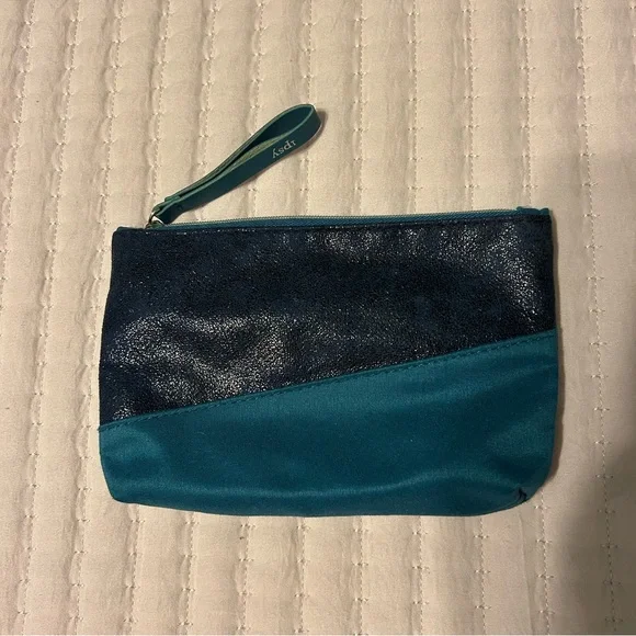 FINAL SALE: Blue ipsy Bag - Picture 1 of 4